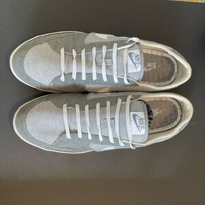 Nike Men's Light Casual Gray and White Sneakers